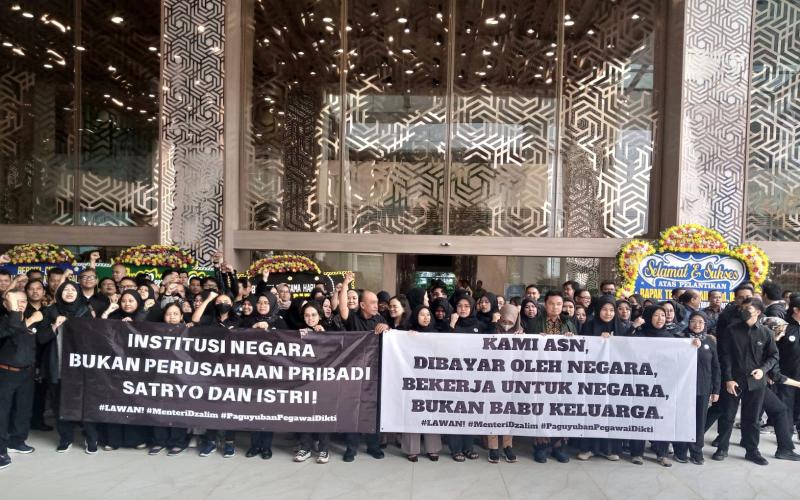 Terima Perlakuan Tidak Adil, Sejumlah Pegawai Kemendikti Gelar Aksi Protes Sikap Mendikti
