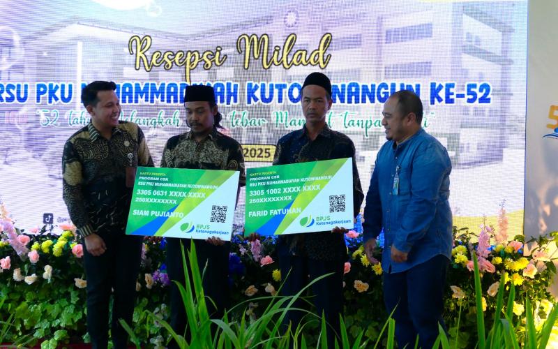 Milad ke 52 PKU Kutowinangun Bagi CSR ke Tukang Becak dan UMKM