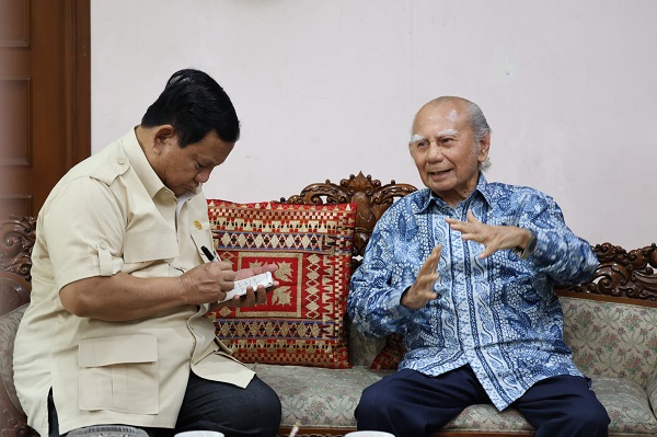 Prabowo Catat Saran Emil Salim