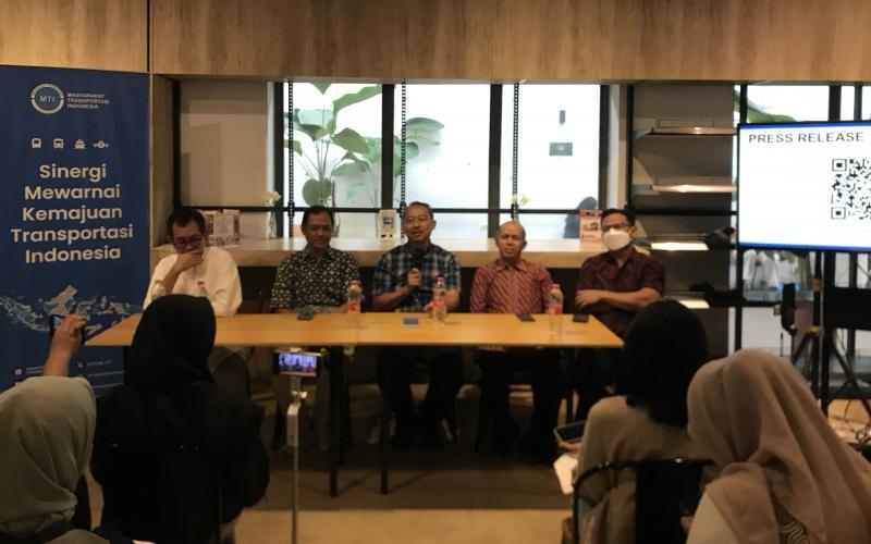 Menhub Tak Punya Sikap Menko Senang Seremonial, Apa Nasib Transportasi Publik?