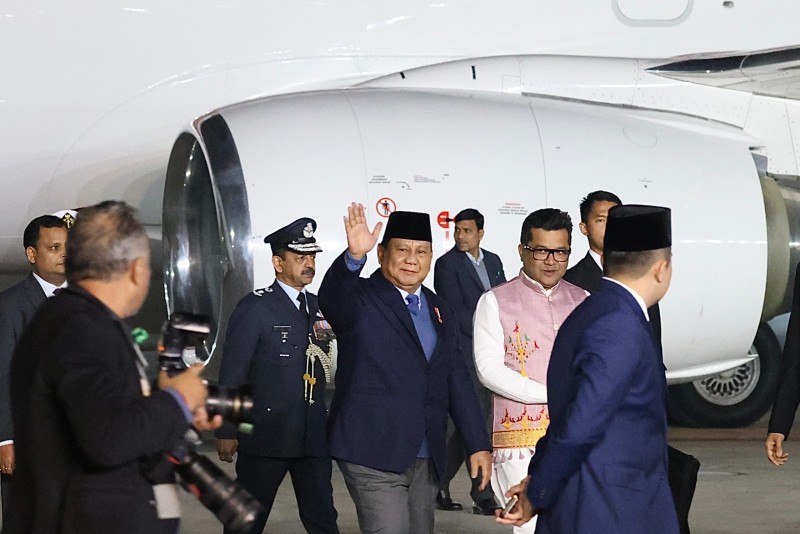 Tiba di New Delhi, Prabowo Disambut Meriah