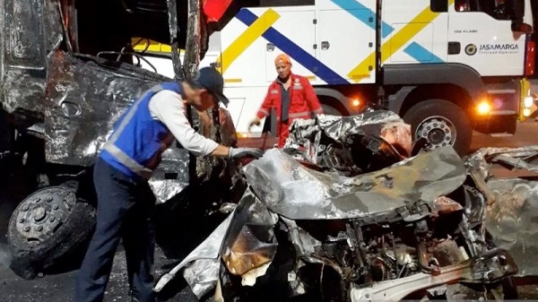 Rem Blong Picu Kecelakaan Maut di Tol Ciawi