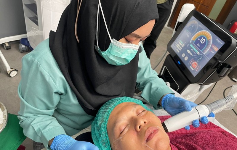 Miliki Glass Skin dengan Dua Perawatan 