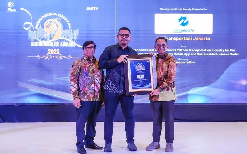 Transjakarta Raih Penghargaan Bergengsi di Indonesia Digital Sustainability Awards 2025