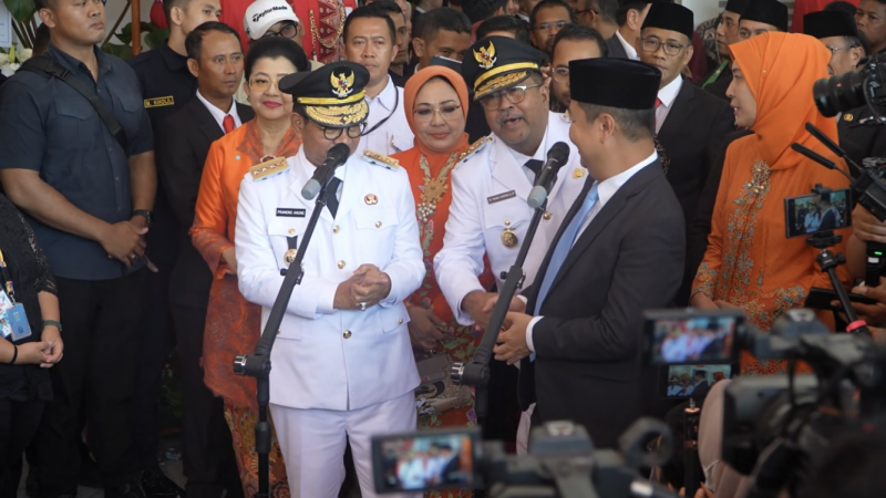 Momen Sertijab Pramono Anung-Rano Karno