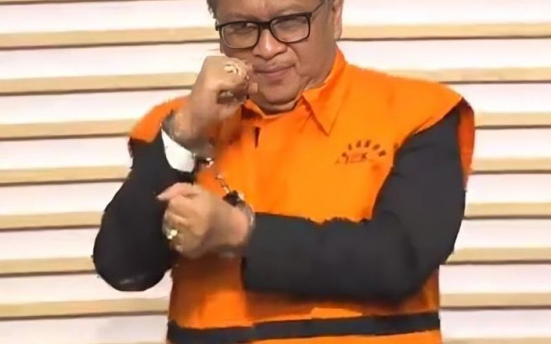 Resmi Jadi Tahanan KPK, Hasto Masih Lempar Senyum