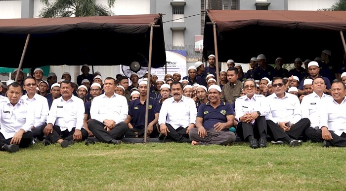 Sambut Ramadan, Menteri Imipas Duduk Lesehan Bersama Napi Cipinang