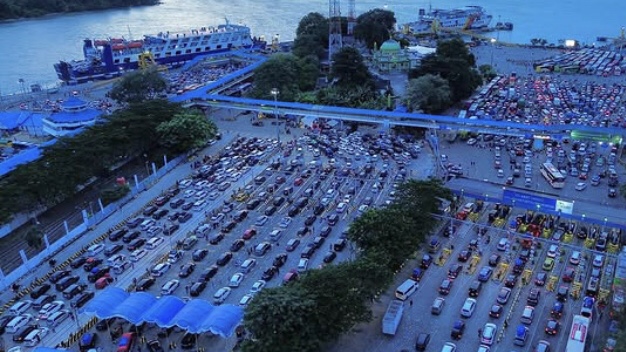 Petaka Nasional: Orang Miskin Dilarang Mudik!