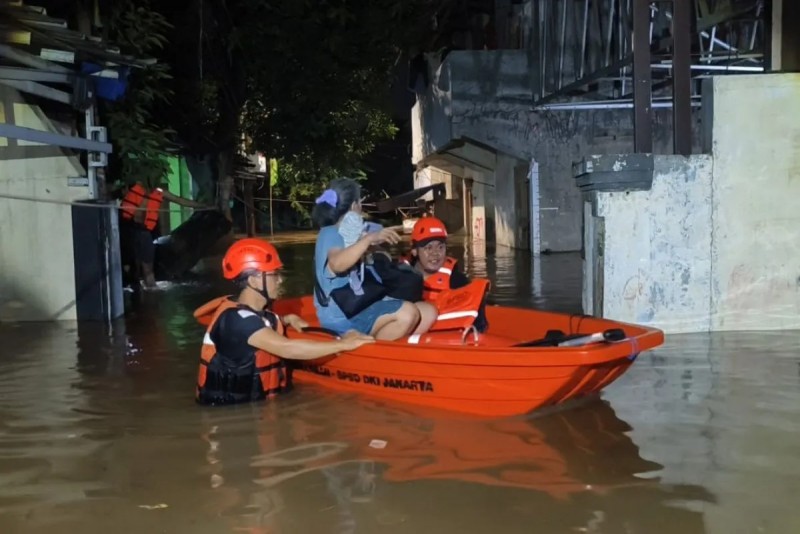Curah Hujan Tinggi, Banjir Bayangi Jakarta dan Wilayah Sekitar