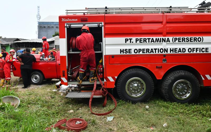 Relawan Pertamina Bantu Pembersihan dan Cek Kesehatan Korban Banjir di Bekasi