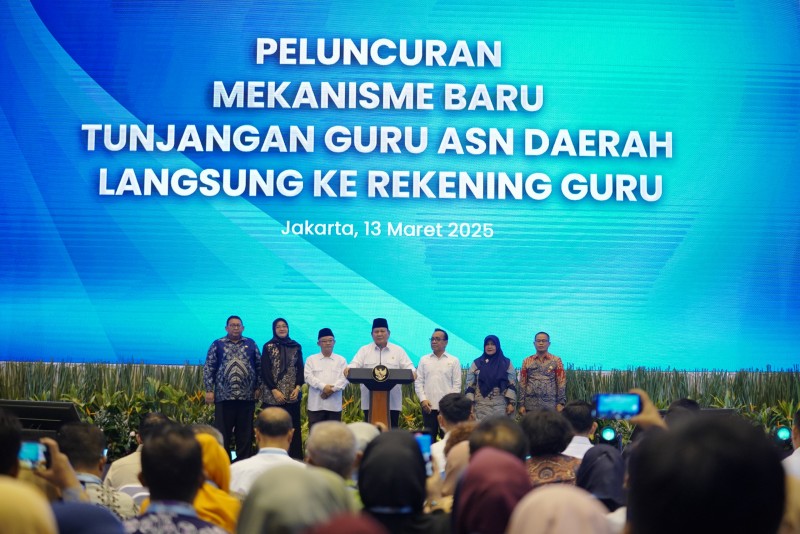 Prabowo Umumkan Penyaluran Tunjangan Guru Langsung ke Rekening