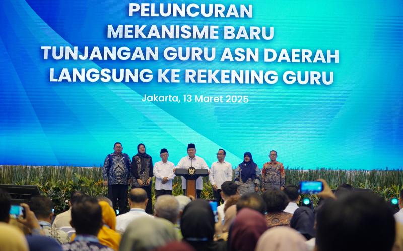 Prabowo Umumkan Penyaluran Tunjangan Guru Langsung ke Rekening