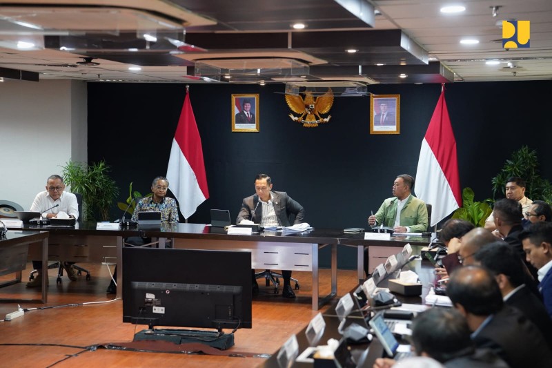 Menteri PU Pastikan Proyek Tanggul Laut Berjalan