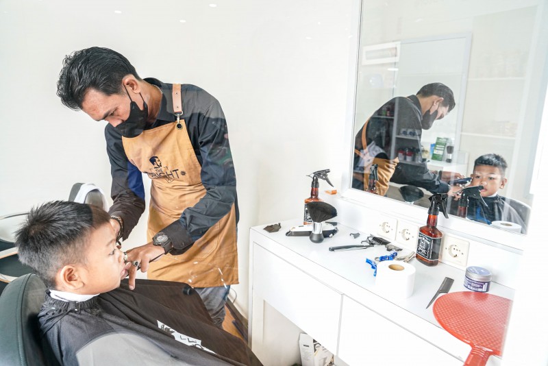 Ayo Manfaatkan Potong Rambut Gratis di Rest Area