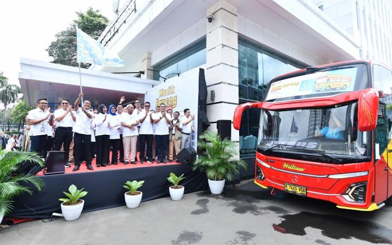 Kolaborasi Menteri ESDM dan Dirut Pertamina Lepas 1.407 Pemudik