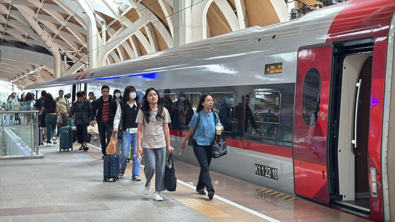 Whoosh Dipadati Penumpang Liburan, Volume Capai 21 Ribu Per Hari
