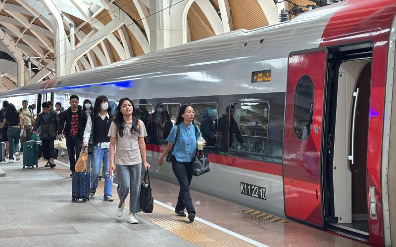 Whoosh Dipadati Penumpang Liburan, Volume Capai 21 Ribu Per Hari