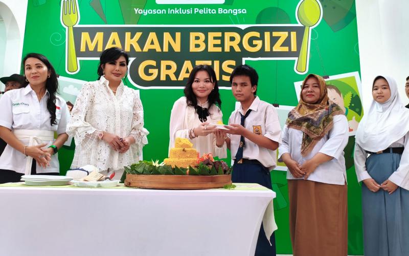 Kolaborasi dengan OVO dan Grab, YIPB Luncurkan Program Uji Coba MBG di Sekolah Khusus se-Tangerang Raya