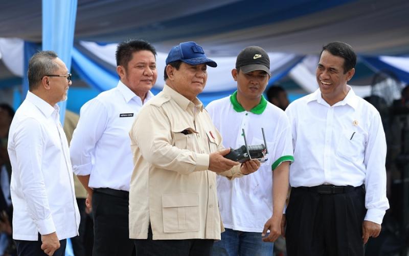 Prabowo Sebar Benih Pakai Drone