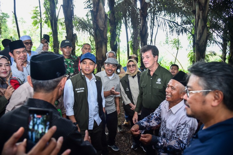 Menteri Kehutanan dan Pertamina NRE Kembangkan Bioetanol Berbasis Aren di Garut