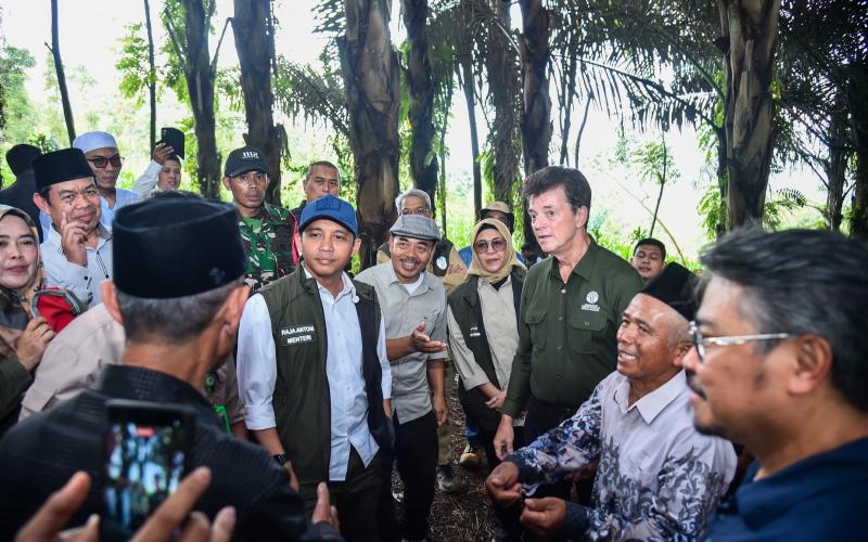 Menteri Kehutanan dan Pertamina NRE Kembangkan Bioetanol Berbasis Aren di Garut