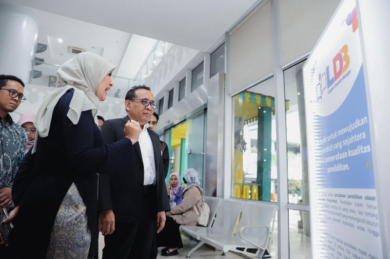 Menko PMK Tegaskan Pentingnya Cegah Stunting dan Asah Critical Thinking untuk Bijak AI Sejak Dini