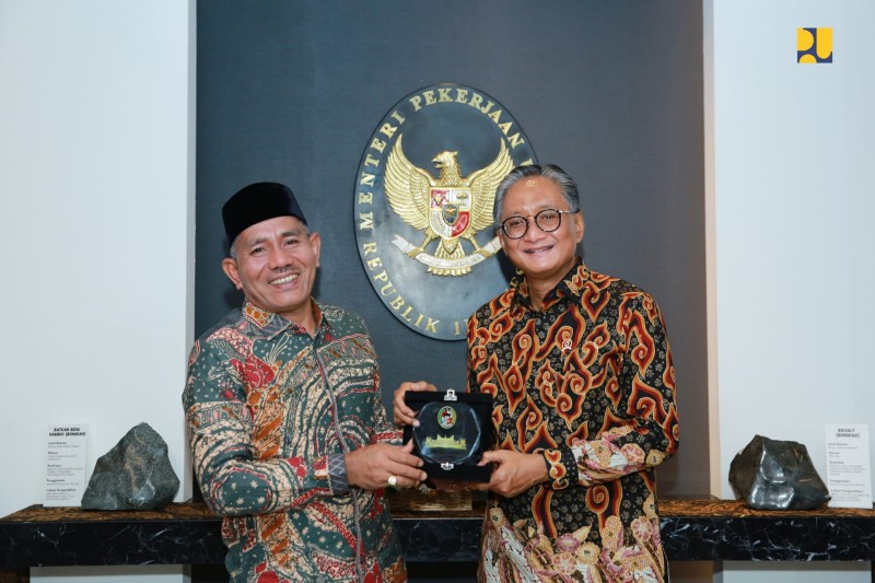 Menteri Dody Ajak Bupati Lima Puluh Kota Bangun Sekolah Rakyat untuk Atasi Kemiskinan