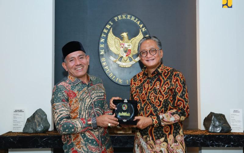 Menteri Dody Ajak Bupati Lima Puluh Kota Bangun Sekolah Rakyat untuk Atasi Kemiskinan