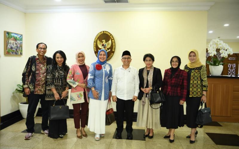 Wamendikdasmen dan Kelompencapir Bahas Pentingnya Literasi Perkoperasian di Pendidikan Dasar dan Menengah