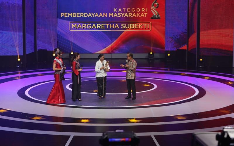 Atas Dedikasi Memberdayakan Perempuan dan Disabilitas, Menko PMK Serahkan Liputan6 Award kepada Pendiri Rumah Pekerti