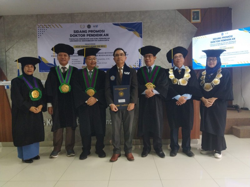 Ketua PGRI Kebumen Agus Sunaryo Raih Gelar Doktor Cumlaude dari UMS
