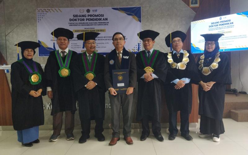 Ketua PGRI Kebumen Agus Sunaryo Raih Gelar Doktor Cumlaude dari UMS