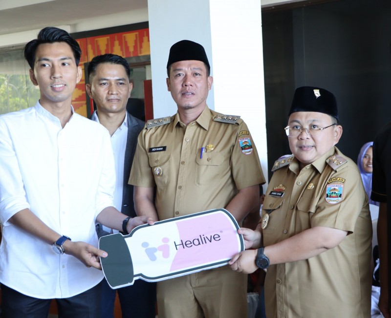 Bupati Dedi Irawan Dorong Imunisasi Massal untuk Anak-anak di Wilayah 3T Pesisir Barat