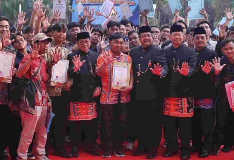 Tahap Ketiga, Pramono Anung Tebus 1.315 Ijazah Tertahan Warga DKI Jakarta