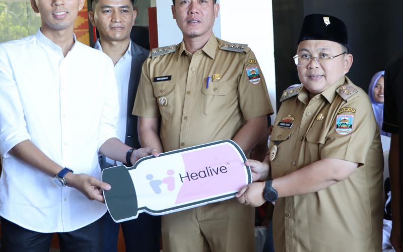 Bupati Dedi Irawan Dorong Imunisasi Massal untuk Anak-anak di Wilayah 3T Pesisir Barat