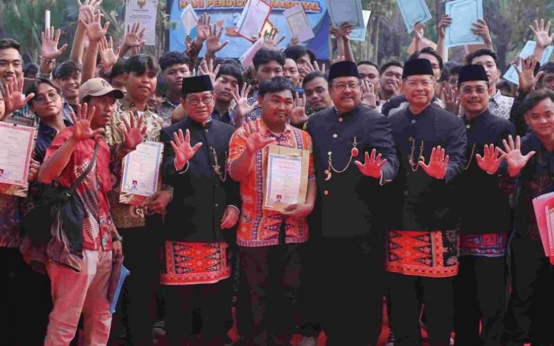 Tahap Ketiga, Pramono Anung Tebus 1.315 Ijazah Tertahan Warga DKI Jakarta