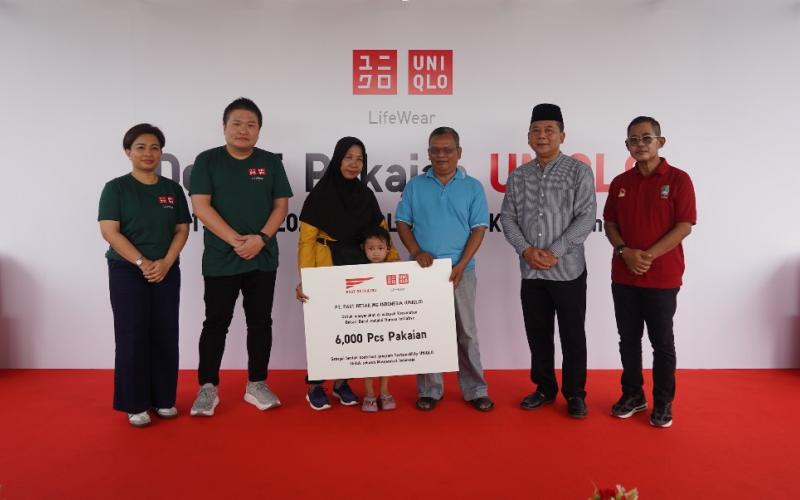 UNIQLO Bagi 6.000 Pakaian untuk Keluarga di Bekasi Barat Lewat Gerakan RE.UNIQLO