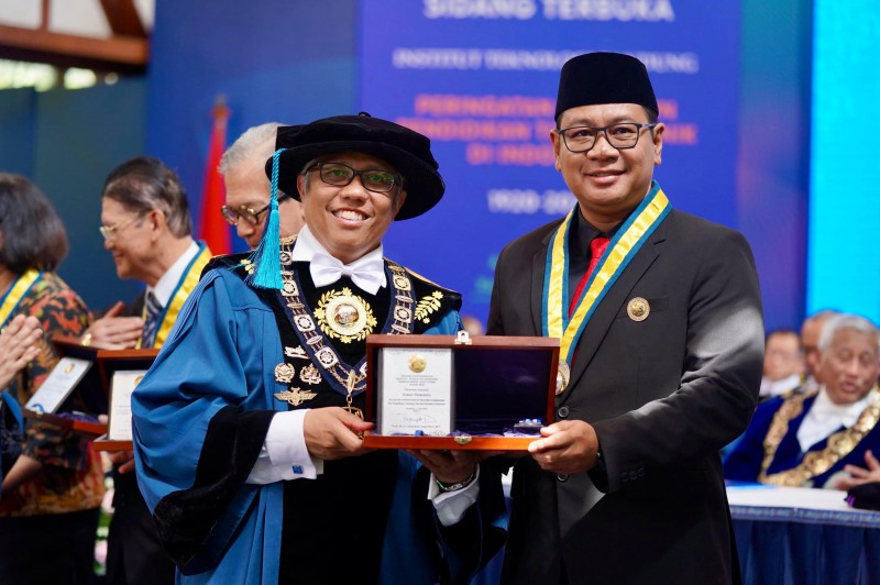 Dr. Irwan Dewanto Terima Ganesa Wirya Jasa Utama atas Dedikasi Pendidikan Inklusif