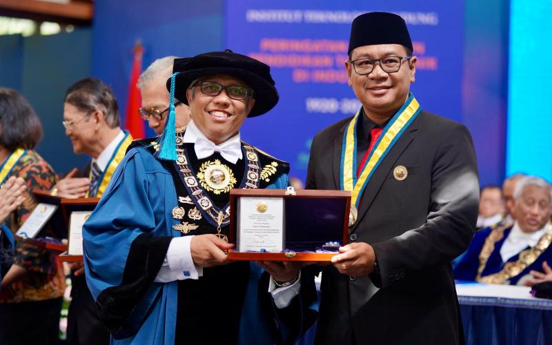 Dr. Irwan Dewanto Terima Ganesa Wirya Jasa Utama atas Dedikasi Pendidikan Inklusif