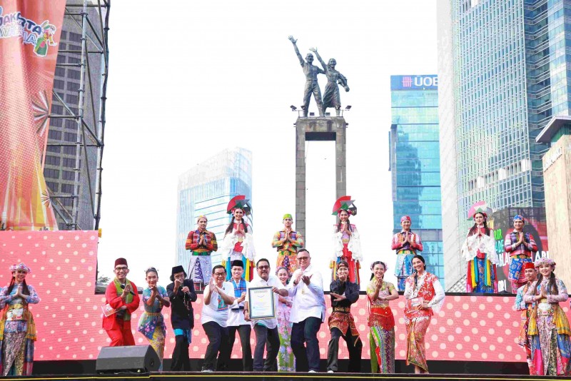 Jakarta Pecahkan Rekor MURI Lewat 7.000 Pesilat dan Penari di Bundaran HI