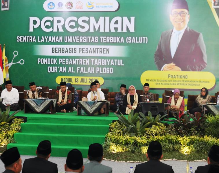 Santri Kini Bisa Kuliah dari Pesantren, Menko PMK Dorong Akses Pendidikan Tinggi Digital melalui SALUT
