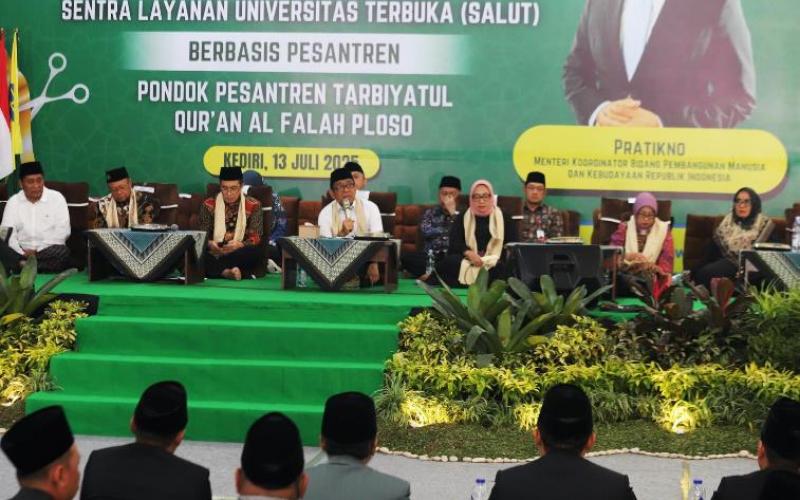 Santri Kini Bisa Kuliah dari Pesantren, Menko PMK Dorong Akses Pendidikan Tinggi Digital melalui SALUT