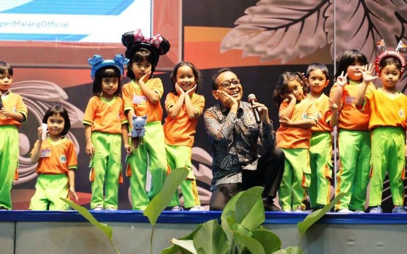 Peringati Hari Anak Nasional 2025, Menko PMK Ajak Anak Indonesia Tumbuh Sehat, Cerdas, dan Bijak Berteknologi