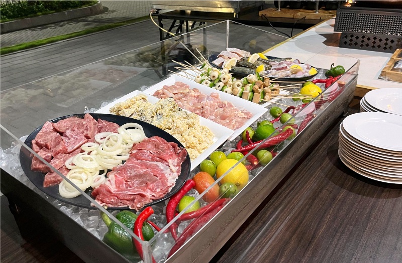 Favehotel Pamanukan Hadirkan Sensasi BBQ Feast Live Cooking: Makan Enak, Seru, dan Berkesan!