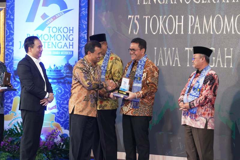 Mendag Busan Raih Penghargaan Tokoh Pamomong Jawa Tengah, Diakui Atas Kiprah Perdagangan Nasional