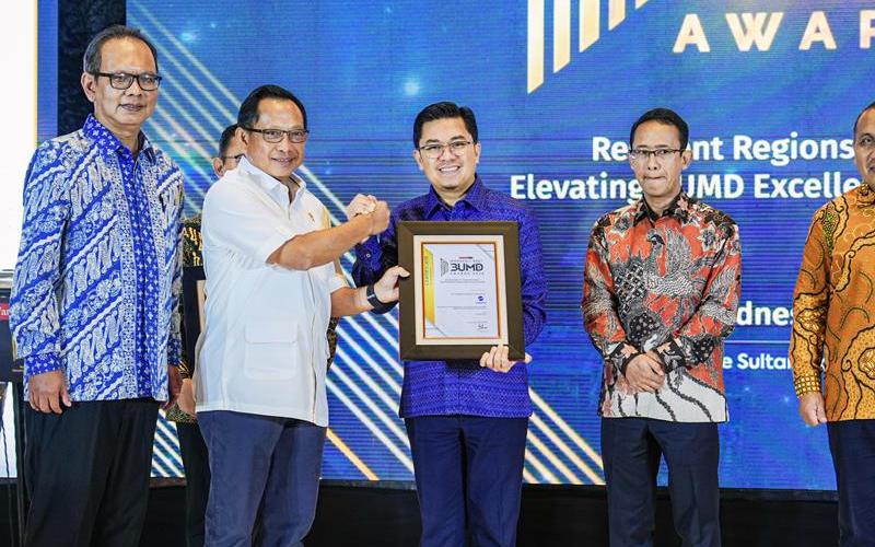 Transjakarta Raih BUMD Awards 2025, Wujud Nyata Komitmen Menuju Transportasi Publik Berkelanjutan