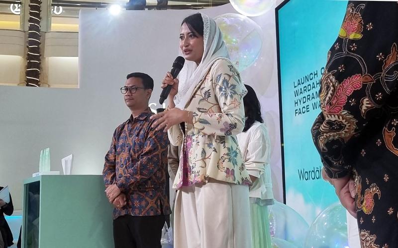 Wamendag Dyah Roro Esti Apresiasi Inovasi Kecantikan Lokal saat Kunjungi Wardah Skinverse Clinic