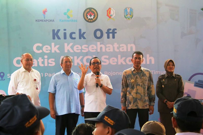 Momentum Kick-Off CKG Sekolah, Menko PMK Tinjau Langsung Cek Kesehatan Gratis di Bojonegoro