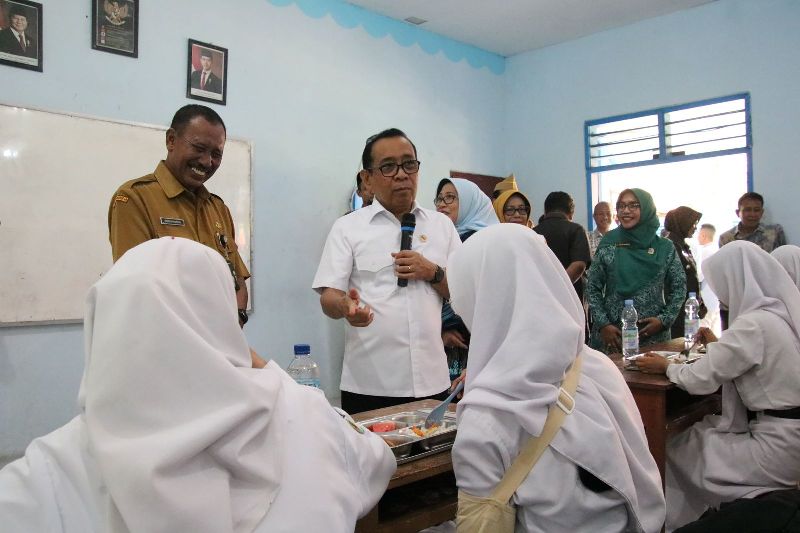 Menko PMK Tegaskan MBG Harus Jadi Kebiasaan Sehari-hari, Bukan Sekadar di Sekolah