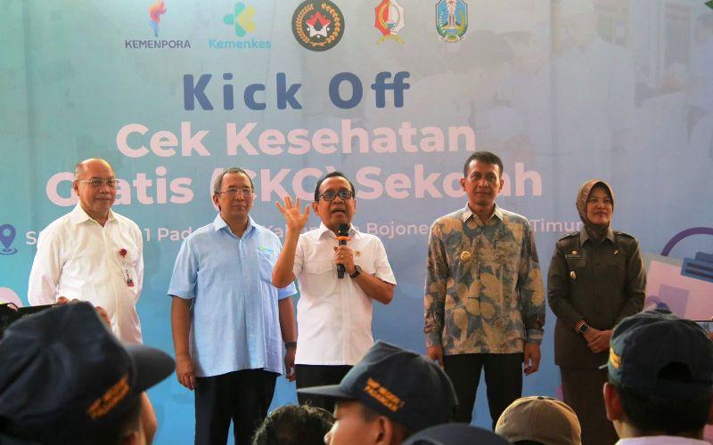 Momentum Kick-Off CKG Sekolah, Menko PMK Tinjau Langsung Cek Kesehatan Gratis di Bojonegoro
